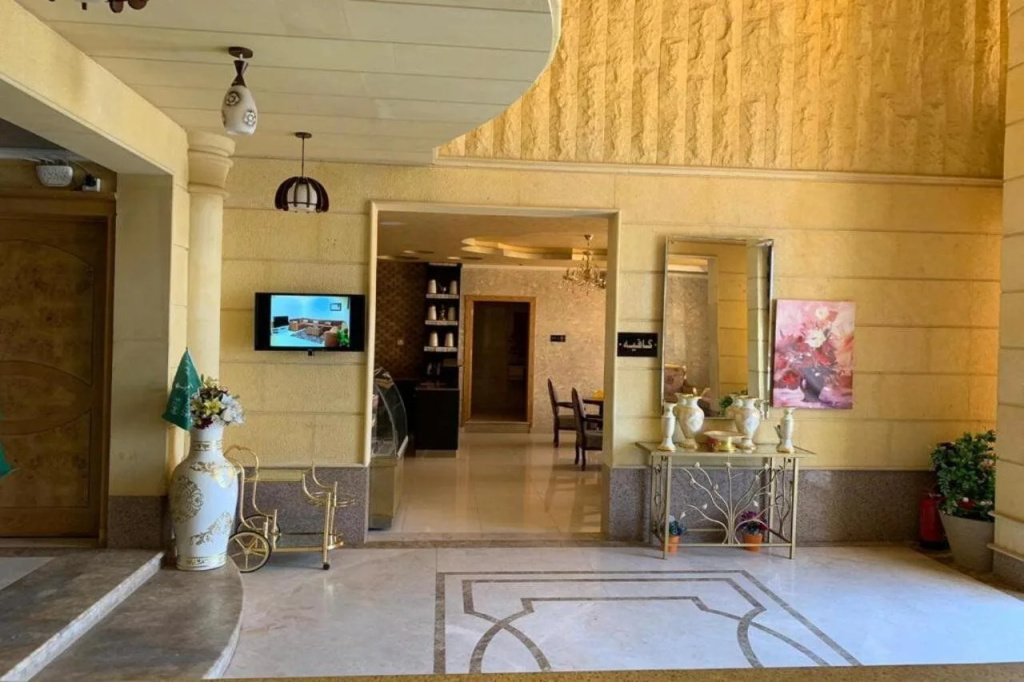 Lobby & Reception