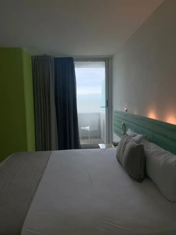 Standard Double room with balcony and with ocean view (full double bed)