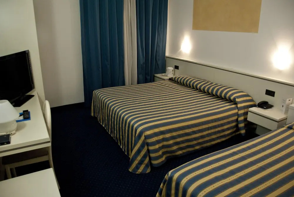 Economy Triple room with balcony