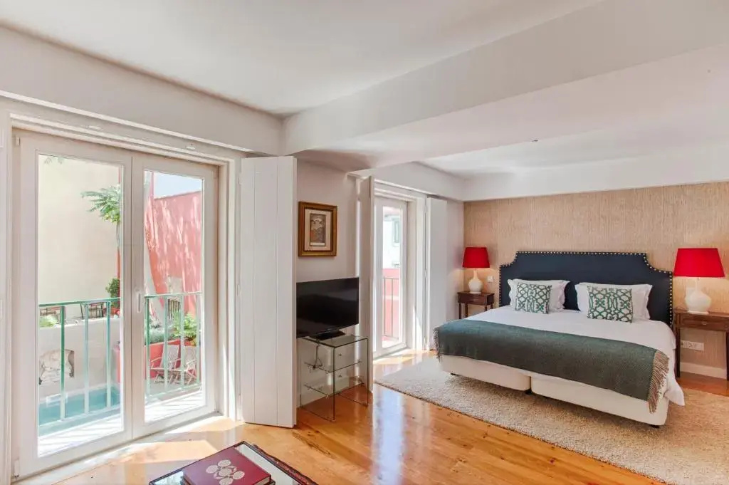 Junior Suite with pool view