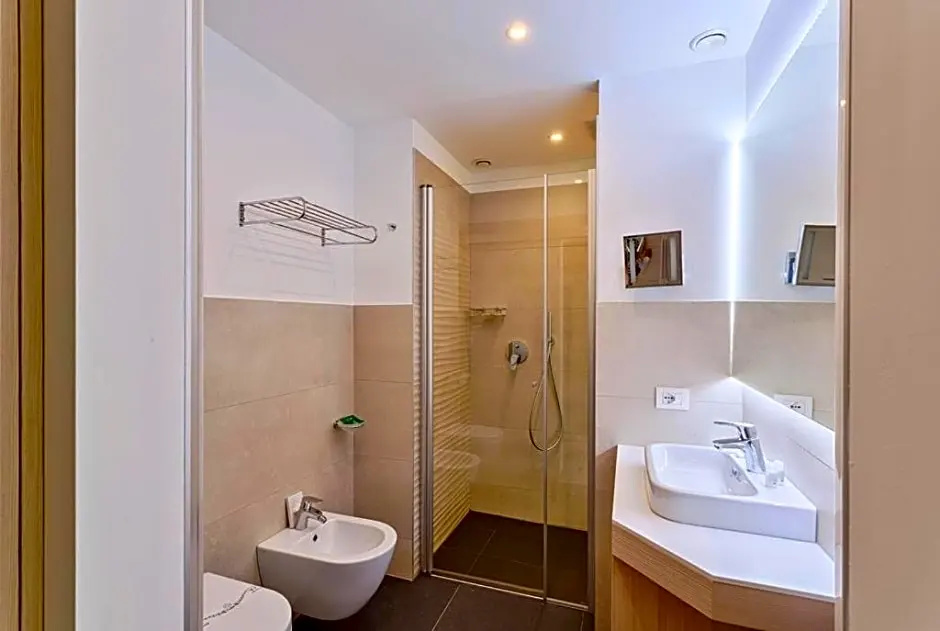 Superior room with balcony and with partial view