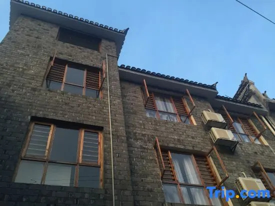 Twelve Rooms Homestay (Phoenix Ancient City Branch)