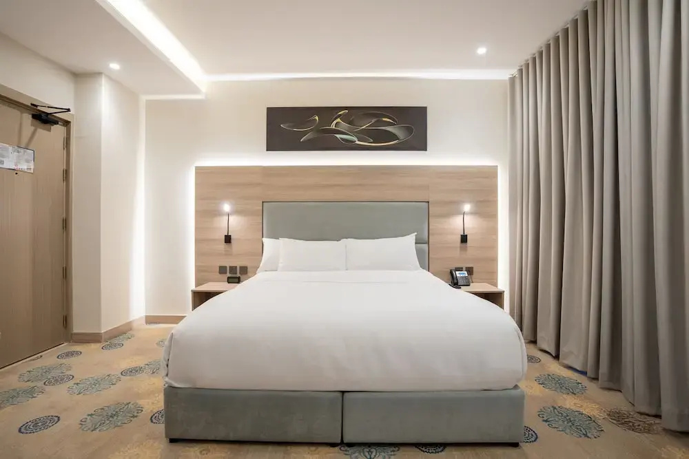 Deluxe Double room with city view (full double bed)