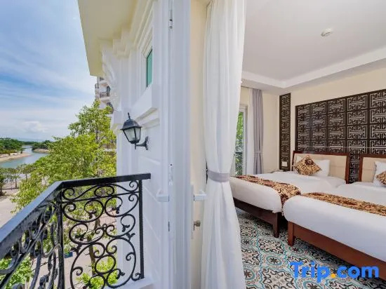 Deluxe Double room with river view (full double bed)