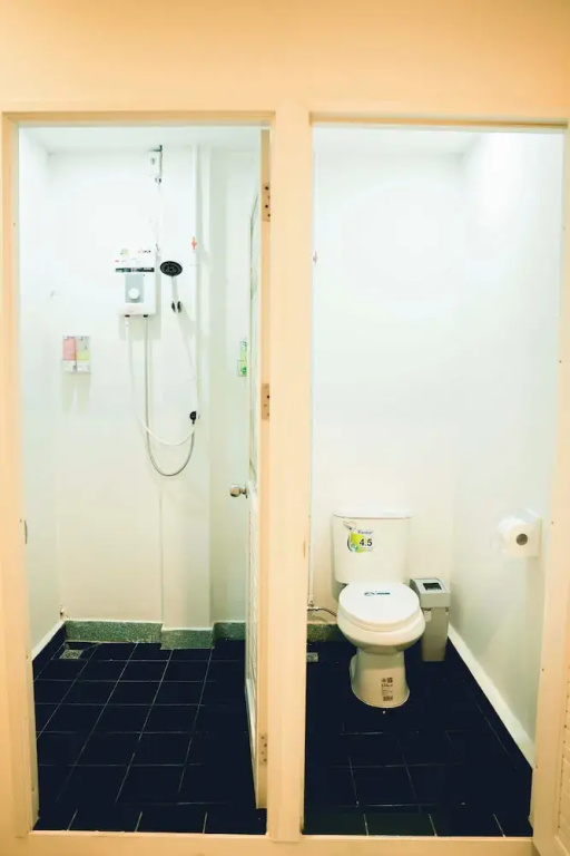 Отель Comfy Corner Hostel в Бангкоке
