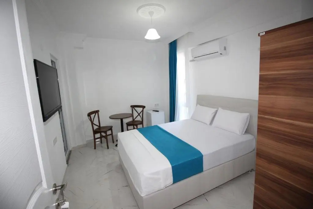 Deluxe Double room (full double bed)