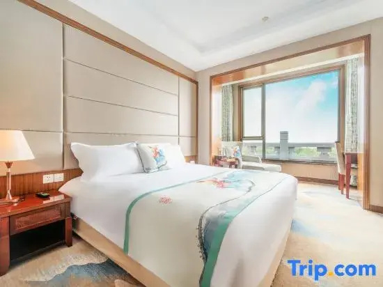 Standard Double room with lake view (full double bed)