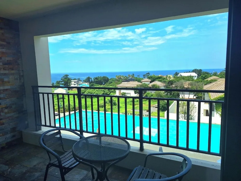 Deluxe Double room with balcony and with sunset view (full double bed)