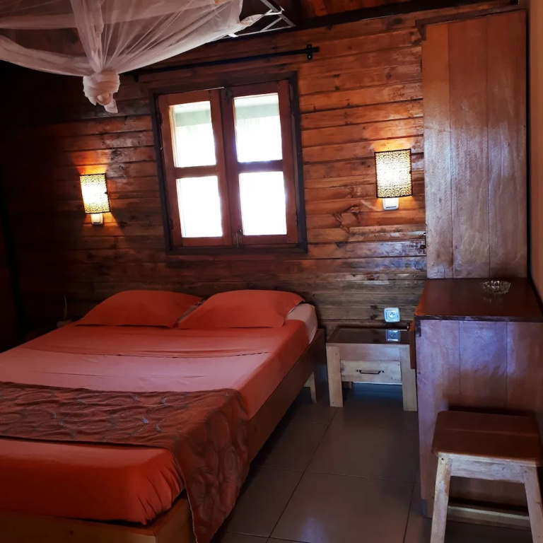 Standard Double room with canal view (full double bed)