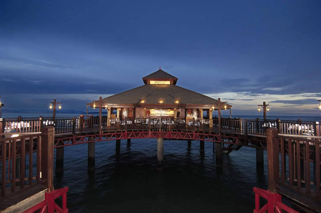 Beach & Waterfront