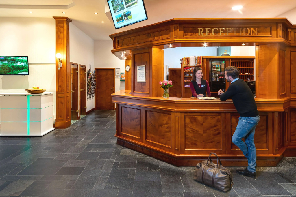 Lobby & Reception
