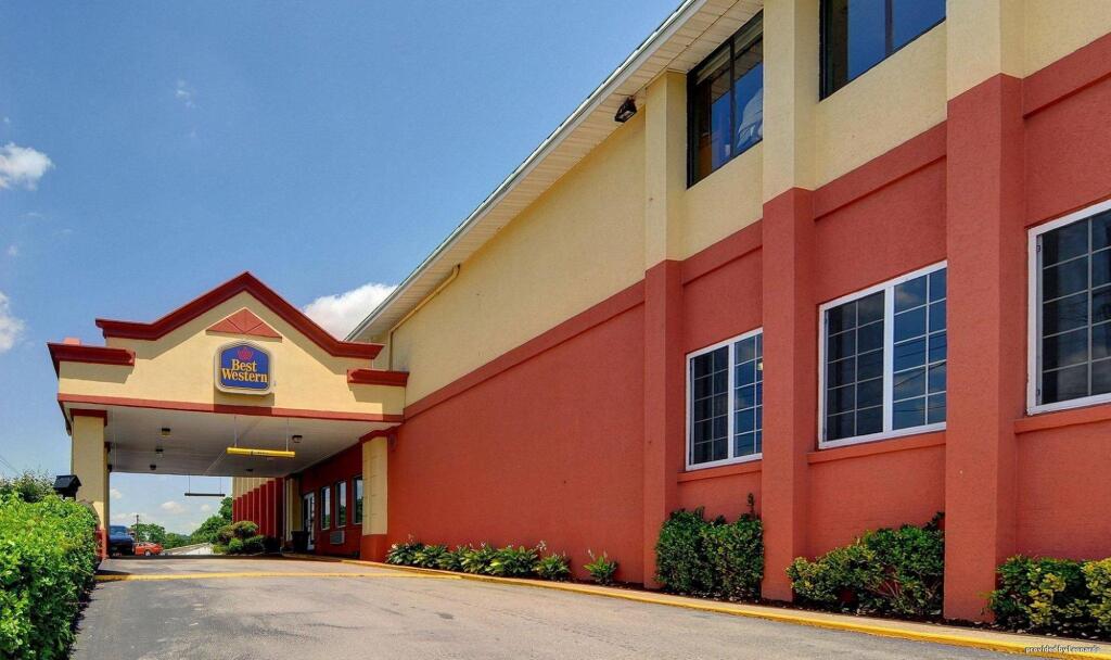 Quality Inn & Suites Mountaineer Inn image