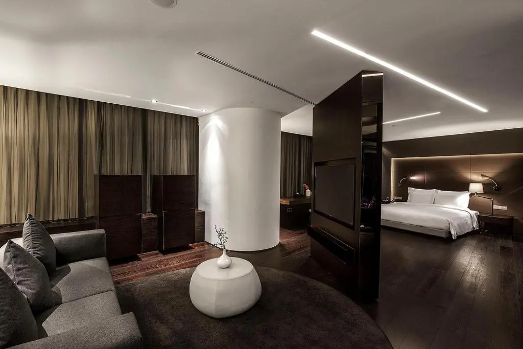 Lobby & Reception