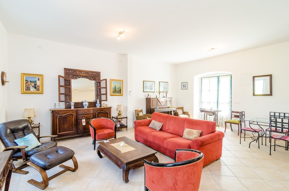 Stone House Dimato — 2