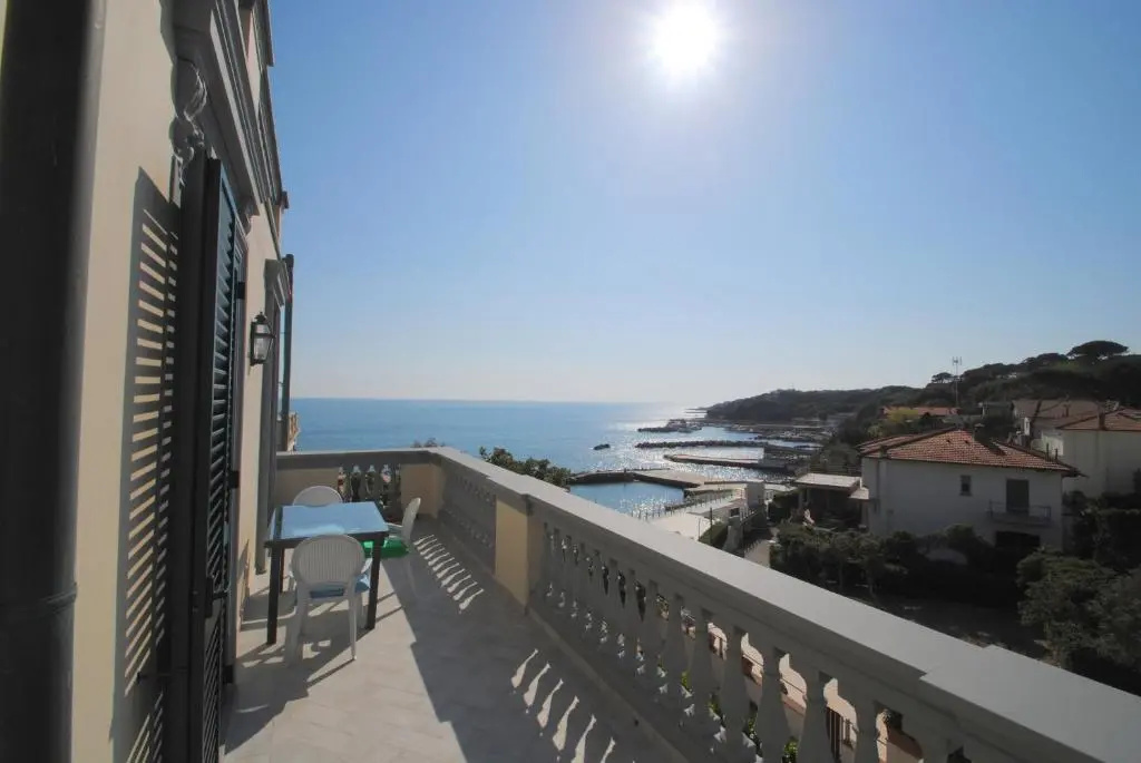 2 Bedrooms Apartment with sea view