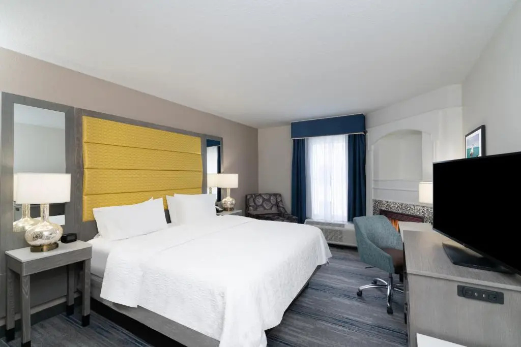 Hampton Inn and Suites Amelia Island Historic Harbor Front - Chambres