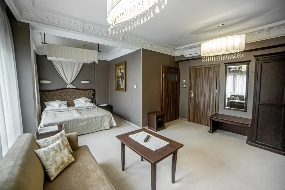Deluxe Suite