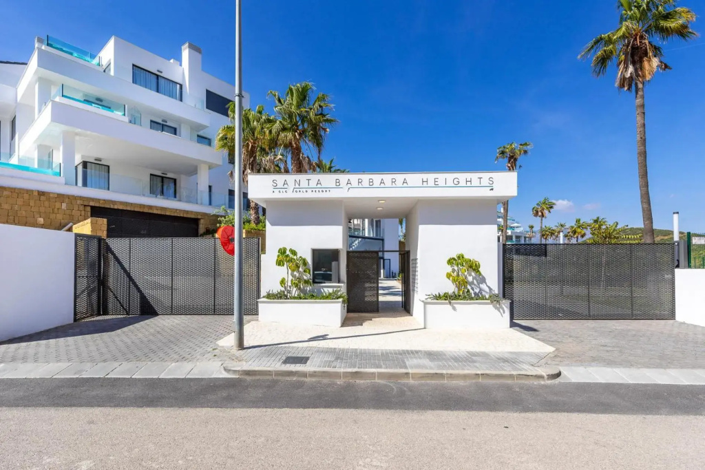 Luxury High End - Santa Barbara Heights CLC - For Work, Play & Family