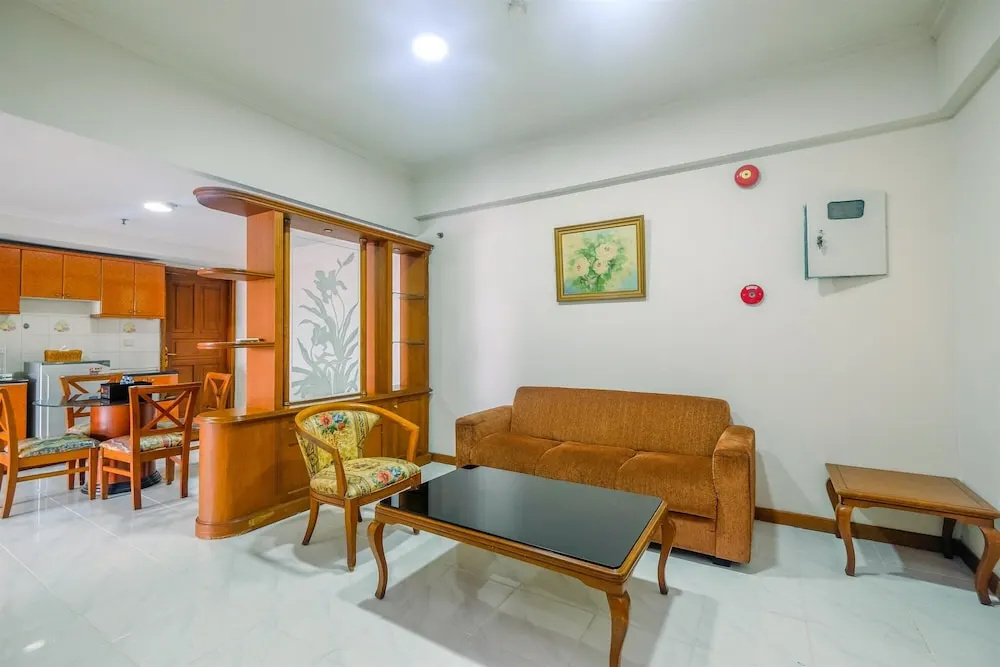Homey and Spacious 3Br Kondominium Juanda Apartment