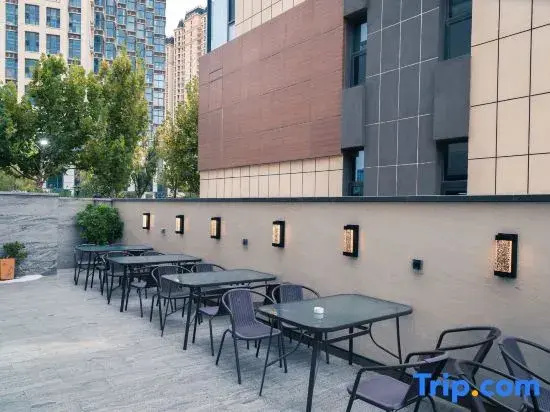 Floral Hotel·Free Travel Beach Hotel (Evergrande Golden Beach Branch)
