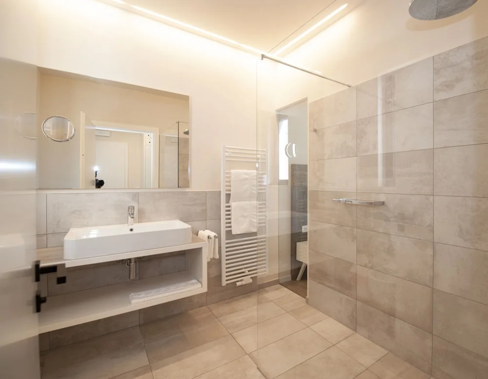 Superior Double room with balcony (full double bed)