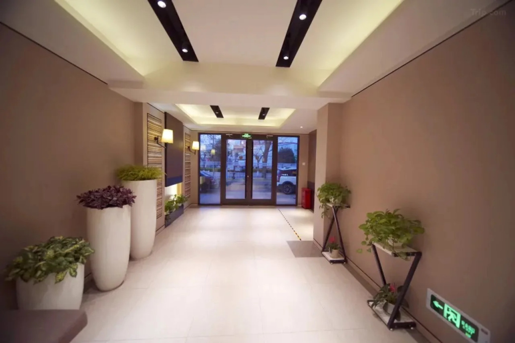 Lobby & Reception