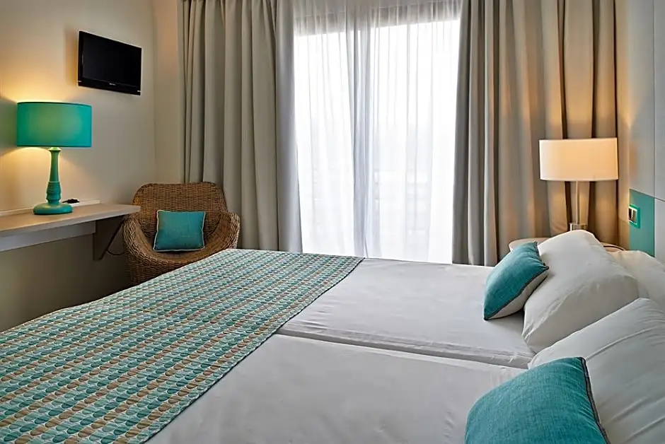 Double room (full double bed)