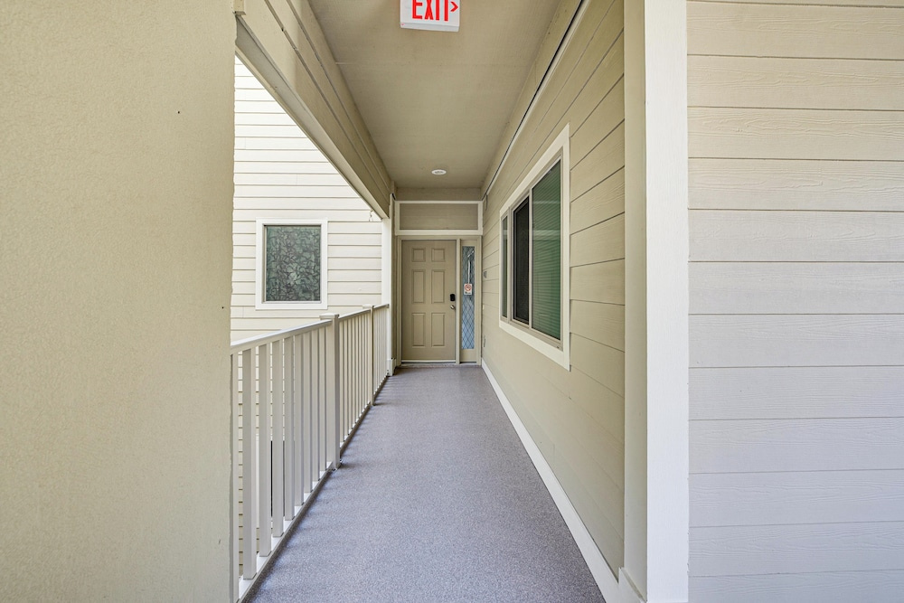 Family Friendly! Golf-front Haven in Cherry Grove