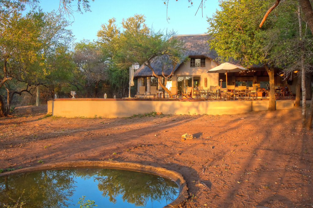 Mvuradona Safari Lodge image