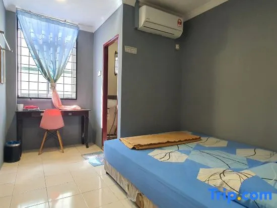 Deluxe Double room (full double bed)