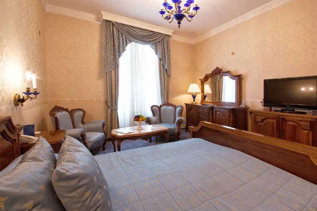 Grand Hotel London - 5