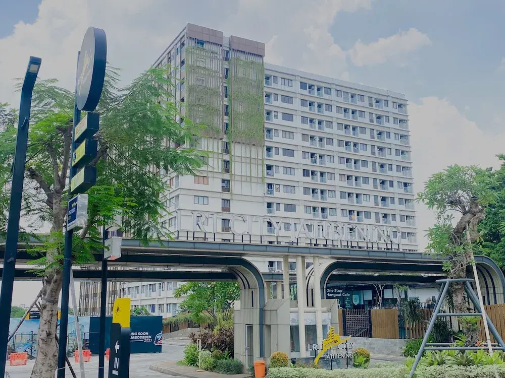 Cozy Studio Apartment At LRT City Jatibening