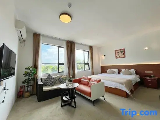 Standard Double room with lake view (full double bed)