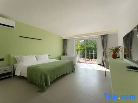 Standard Double room with balcony and with golf view (full double bed)