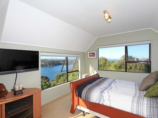 Twin views. Twin view. Avao stay focused. Twin views. Twin views.