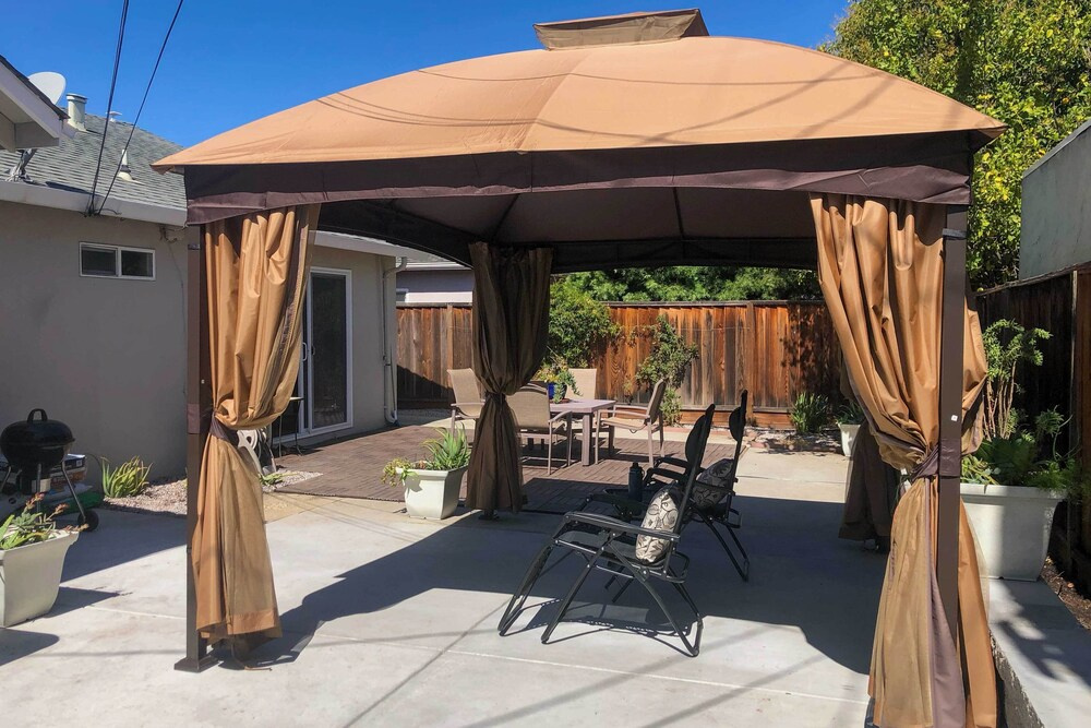 Walkable Family Home Near Levi's Stadium!
