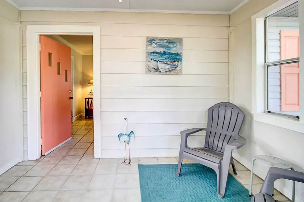 Coastal Long Beach Rental w/ Patio, Walk to Beach!