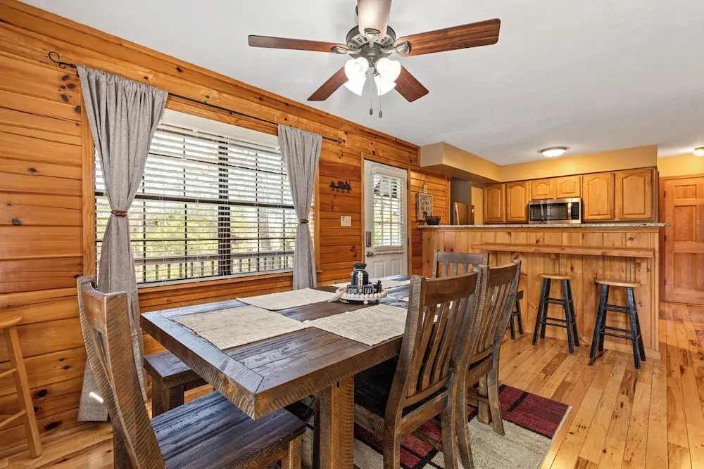 Bear Hideaway Cozy 3BR Cabin - фото 18
