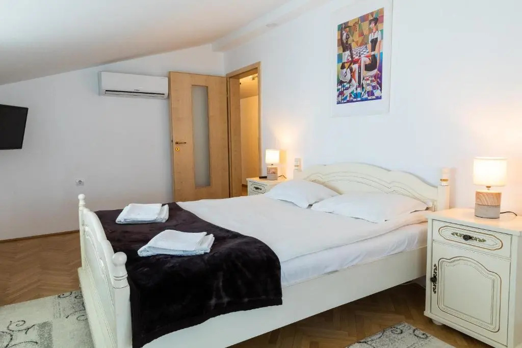 Standard Double Attic room (full double bed)