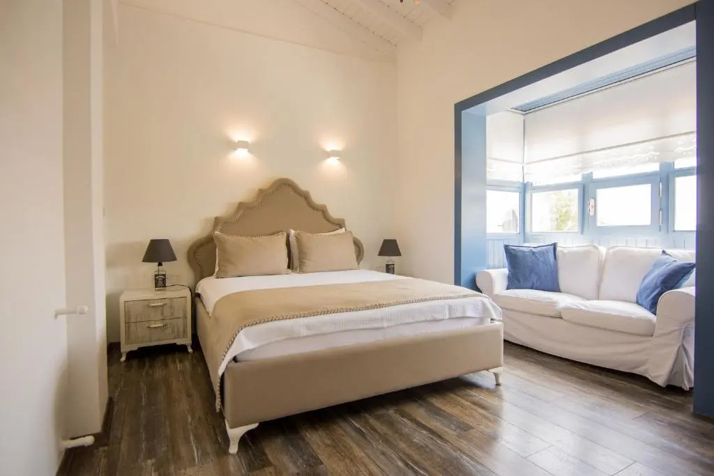 Deluxe Double room (full double bed)