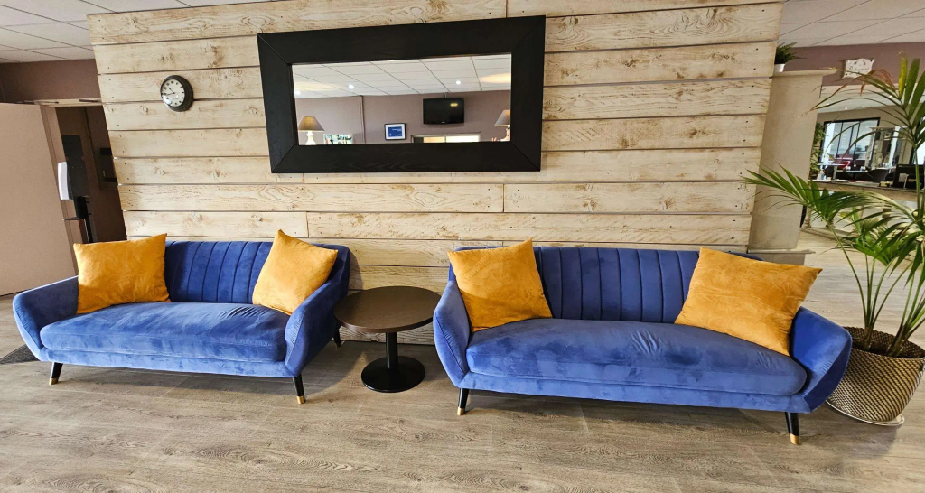 Lobby & Reception