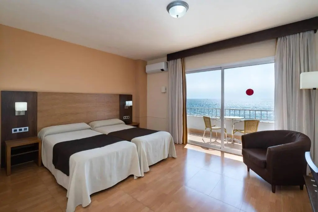 Standard Double room with sea view (full double bed)