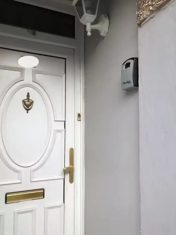 4 Bedroom House in Grays - Sleeps 6 & Parking