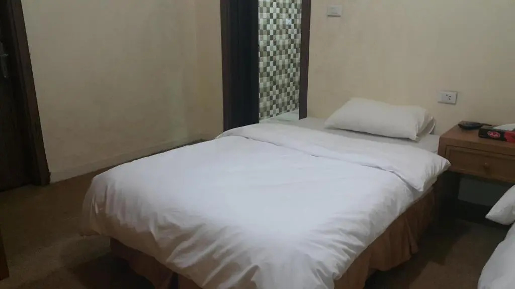 Double room (full double bed)