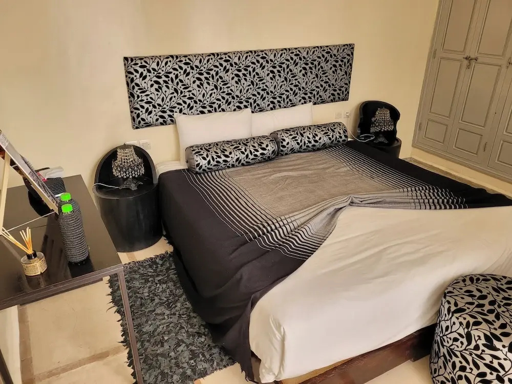 1 Bedroom Superior Double room with courtyard view (full double bed)