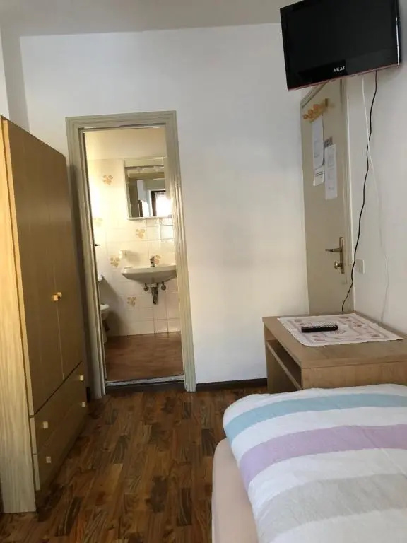 Standard Single room with lake view