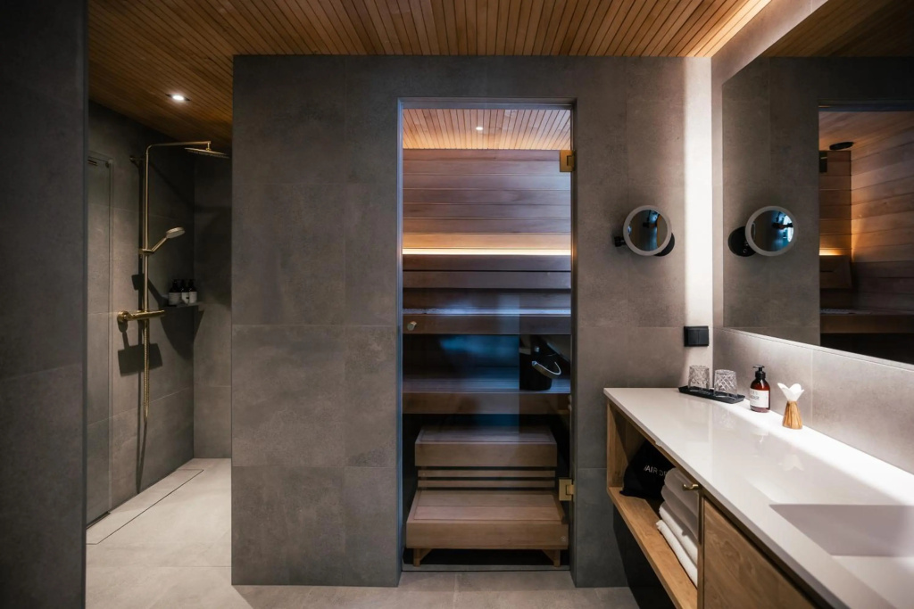Glass Resort — 5