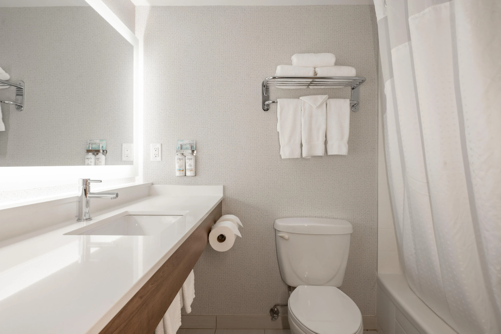 Holiday Inn Express & Suites Surrey by IHG - фото 8