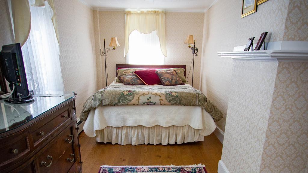 Sally Webster Inn by null