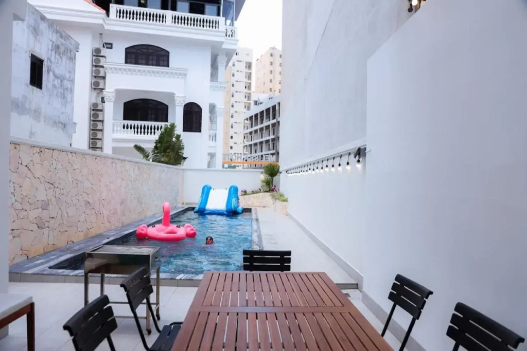Lavie House 10-2 Lạc Long Quân